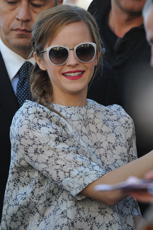 Emma Watson Cannes ลุคลำลองกับแว่นกันแดด
