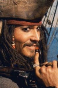 Johnny Depp está supostamente perto de assinar com o Pirates of the Carribean 5