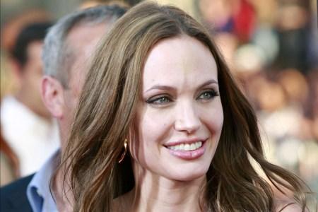 Angelina Jolie s'assoit avec SheKnows