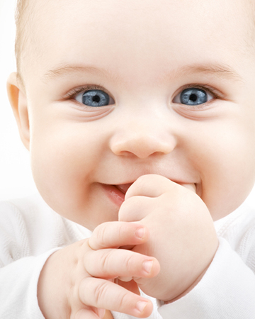 Primer plano del bebé de ojos azules | Sheknows.com