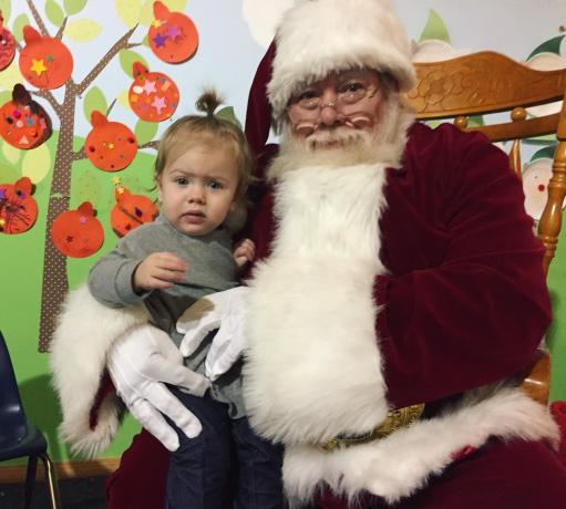 Anak skeptis dengan Santa 
