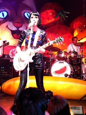 Katy Perry singt live in London