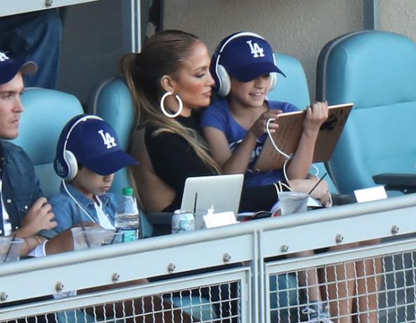Jennifer Lopez ที่งานเปิดตัว Dodgers