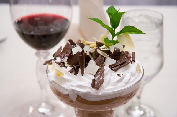 Čokoladni mousse in vino