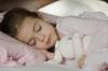 Πώς να κάνετε το παιδί σας να κοιμηθεί στο δικό του κρεβάτι - SheKnows