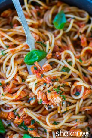 Spaghetti-z-resztkami-kurczaka-rotisserie-ragu
