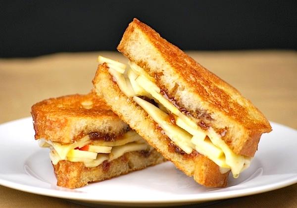 Resep sandwich keju panggang apel, ara dan Gruyere