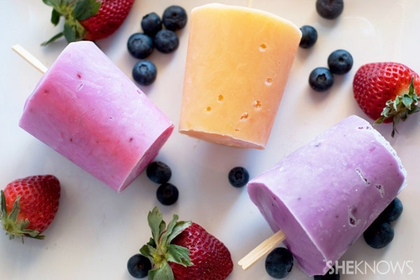 Frugt og yoghurt popsicles