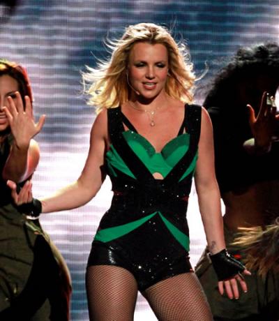 Britney Spears tanzt zu Till the World Ends