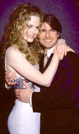 Nicole Kidman ja Tom Cruise Writers Guild Award Show'ssa - Beverly Hills, CA, Yhdysvallat - 1998 (Nicole Kidman-Tom Cruise 1) Kuvaaja: Ron WolfsonCourtesy Everett Collection