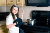 Kā iemācīt bērniem virtuves prasmes - SheKnows