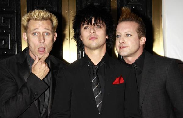 تطلق Green Day ثلاثة ألبومات جديدة