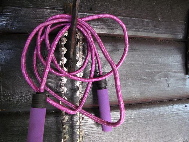 фиолетовый скакалка