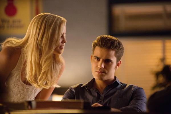 Rebekah se metió con Stefan
