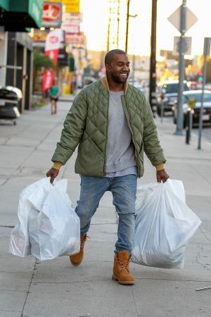 Kanye West schwört, egoistisches Gerede zu beenden 