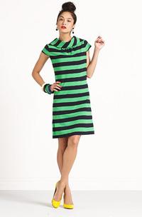 Šaty Kate Spade se sportovními zelenými a modrými pruhy (350 $)