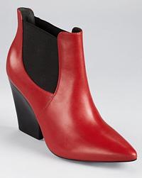 Pilihan saya: Pour la Victoire Allena Boots, $310, Bloomingdales.com