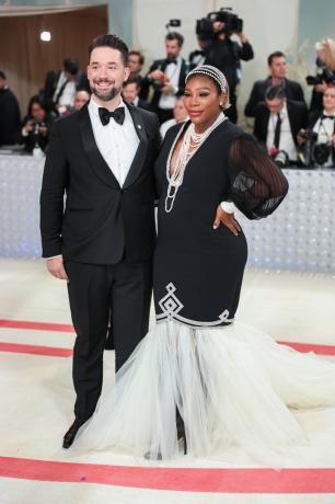 2023년 5월 1일 뉴욕 메트로폴리탄 미술관에서 열린 2023 Met Gala: Karl Lagerfeld: A Line of Beauty에서 Alexis Ohanian과 Serena Williams. (게티 이미지를 통한 Christopher PolkWWD의 사진)