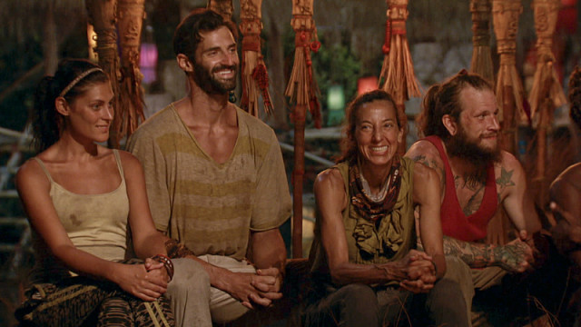 Michele Fitzgerald, Nick Maiorano, Debbie Wanner และ Kyle Jason ที่ Tribal Council on Survivor: Kaoh Rong