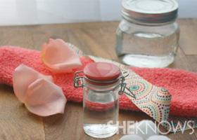 DIY rožu ūdens ādas toneris | SheKnows.com