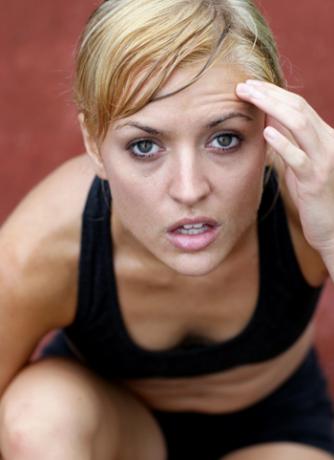 Εξαντλημένη γυναίκα μετά το τρέξιμο