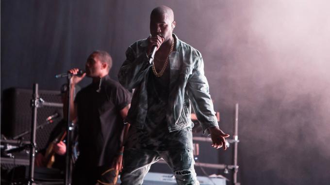 Kanye West gör konsertbluffare