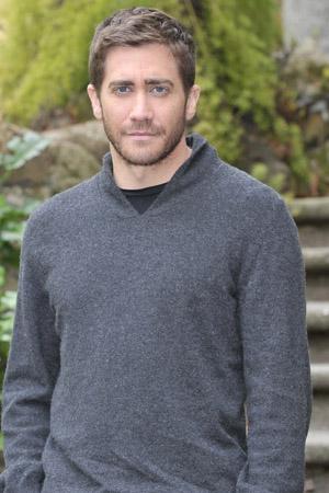 Jake Gyllenhaal jest zaniepokojony w teledysku