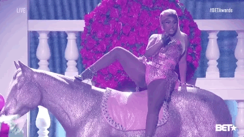 Nicki Minaj Horse GIF od BET Awards - Najděte a sdílejte na GIPHY