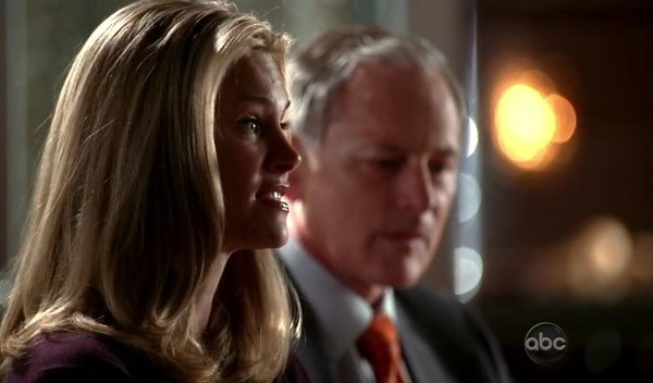 Victor Garber en Natasha Henstridge in Eli Stone