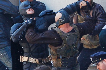 Dark Knight Rising: Tom Hardy's Bane vs Christian Bale's Batman