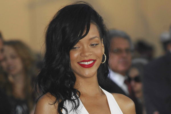 Rihanna kaujas kuģa pirmizrādē