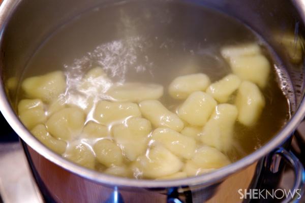  Gnocchi maison à la sauge beurrée et graines de pavot 