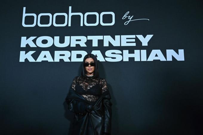 Kourtney Kardashian poseerib 13. septembril 2022 New Yorgis toimuval New Yorgi moenädalal Boohoo by Kourtney Kardashiani show rajal. (Foto ANGELA WEISS AFP) (Foto ANGELA WEISSAFP Getty Images kaudu)
