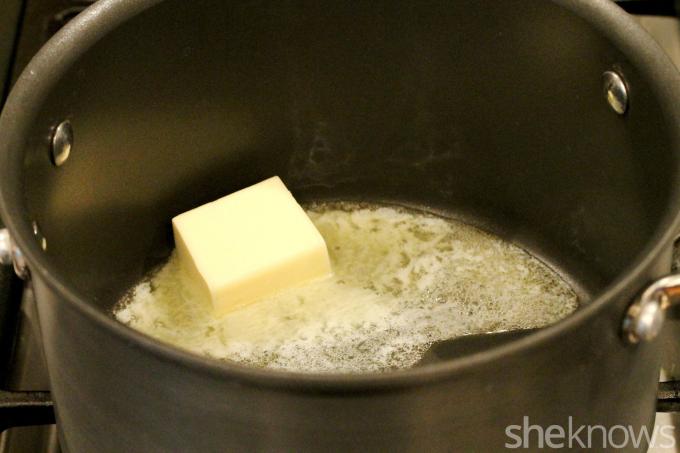 pastel-de-lava-mantequilla-derretida-para-macarrones-con-queso