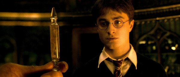 Harry Potter odkrywa wspomnienia Dumbledore'a w Harrym Potterze i Księciu Półkrwi