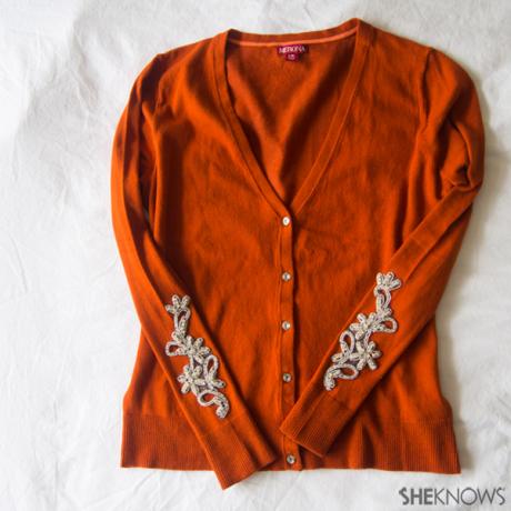 Sweater DIY: recortes adornados | Sheknows.com - resultado final