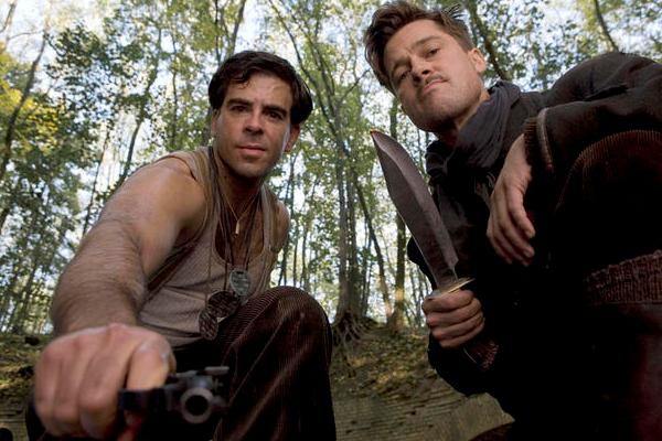 Brad Pitt og Eli Roth i Quentin Tarantinos Inglourious Basterds