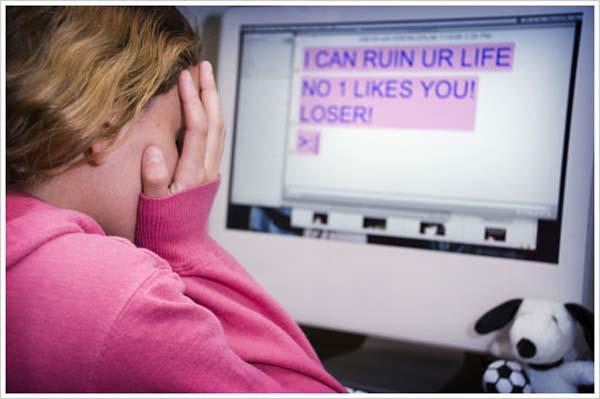 Cyberbullying adalah masalah yang semakin meningkat.