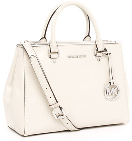 Наш выбор: сумка-тоут Michal Kors Bedford Dressy в ванили (neimanmarcus.com, 298 долларов).