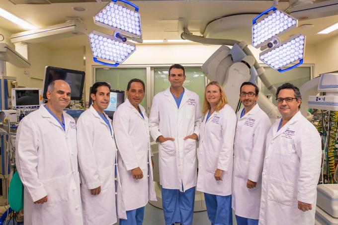 Echipa chirurgicală Alexes Hazen