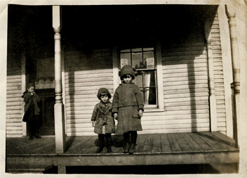 Jenter på en veranda - 1918