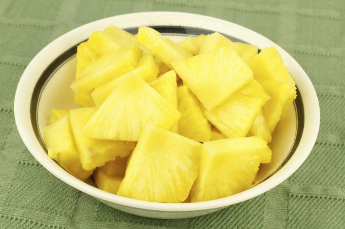 posiekane ananasy