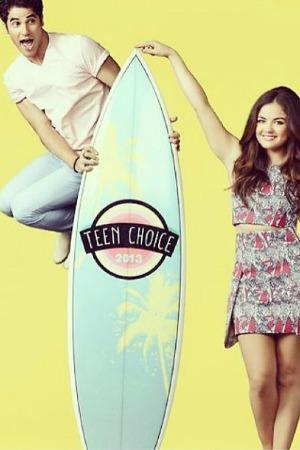 Darren Criss ja Lucy Hale isännöivät vuoden 2013 Teen Choice Awards -gaalaa