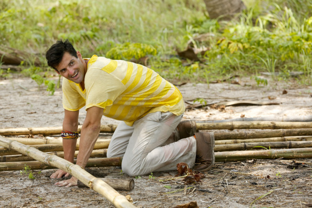 Nick Maiorano trabaja en el campamento de belleza en Survivor: Kaoh Rong