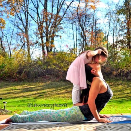 posturas de yoga en pareja